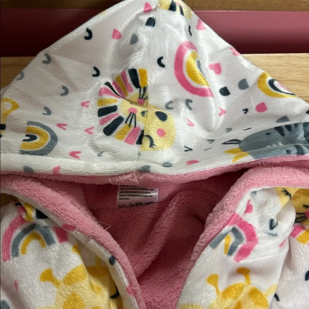Zack & Zoey Colorful Animal Print Plush Pink and white Robe, 0-9 months NWT